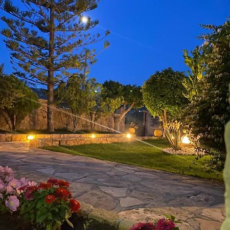 Pistachio Guesthouse, Παραδοσιακός Ξενώνας Vathí 외부 사진