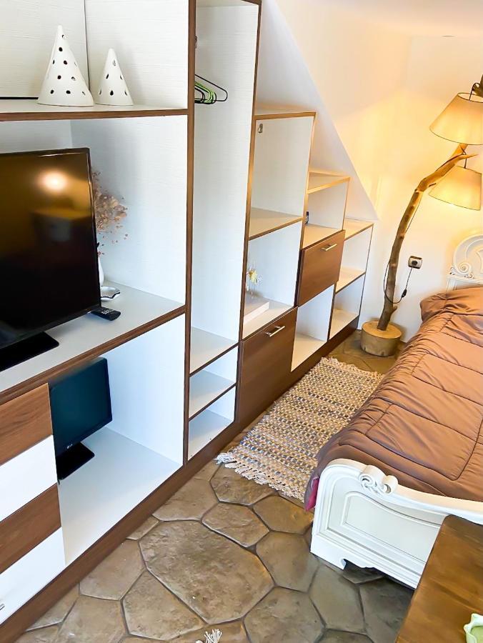 Pistachio Guesthouse, Παραδοσιακός Ξενώνας Vathí 외부 사진