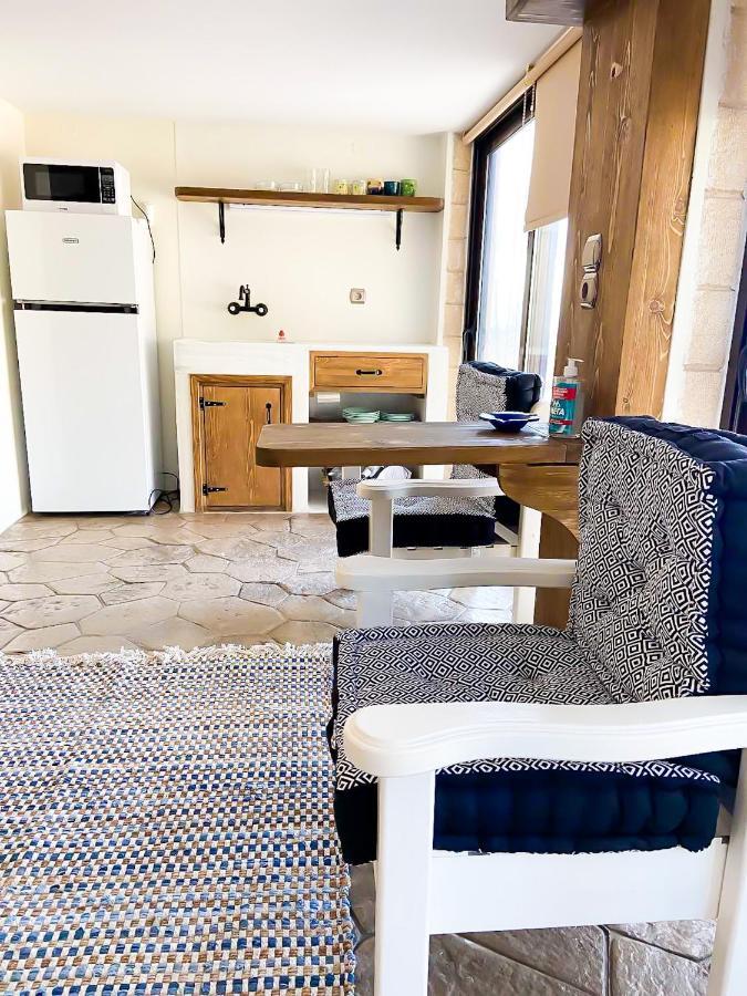 Pistachio Guesthouse, Παραδοσιακός Ξενώνας Vathí 외부 사진