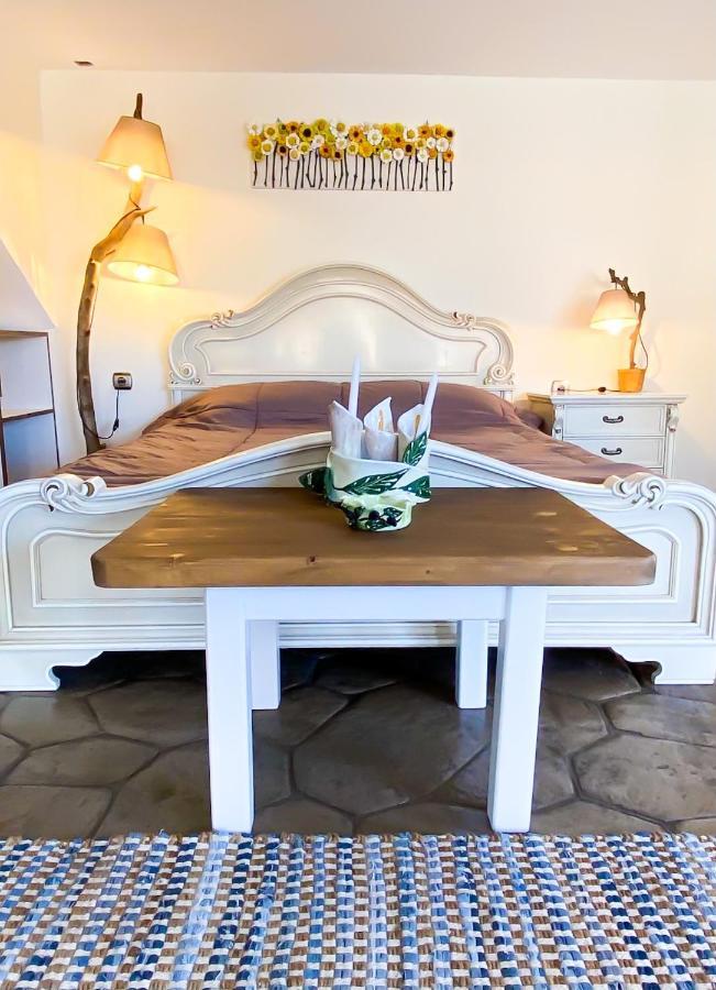Pistachio Guesthouse, Παραδοσιακός Ξενώνας Vathí 외부 사진