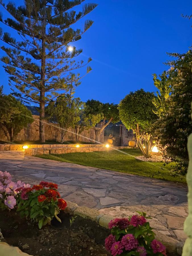 Pistachio Guesthouse, Παραδοσιακός Ξενώνας Vathí 외부 사진
