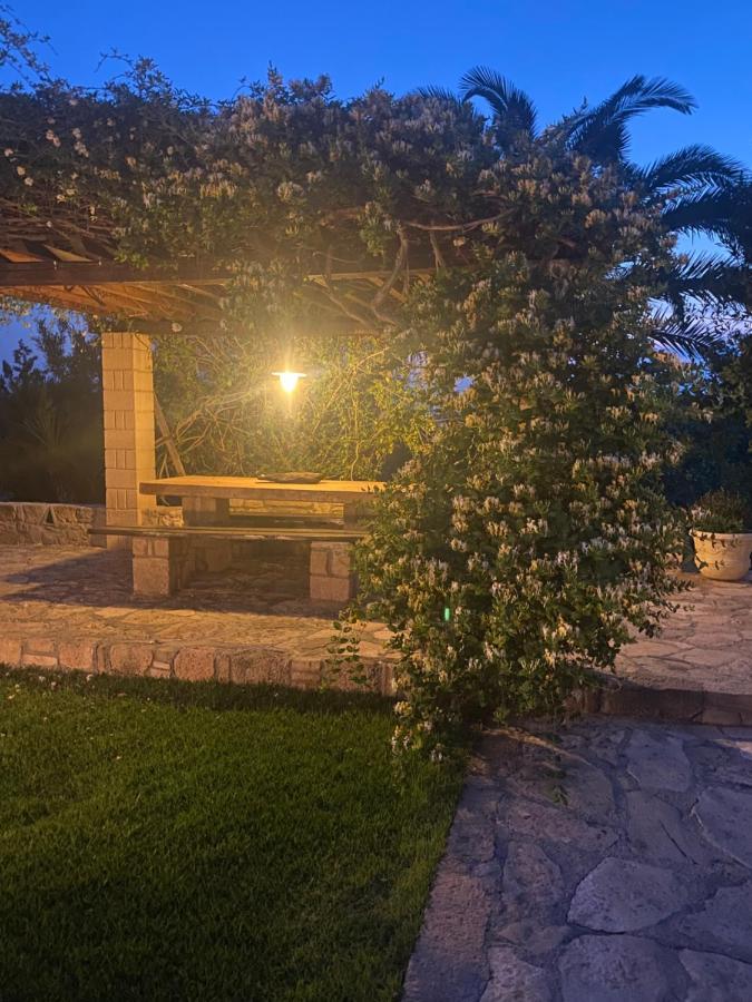 Pistachio Guesthouse, Παραδοσιακός Ξενώνας Vathí 외부 사진